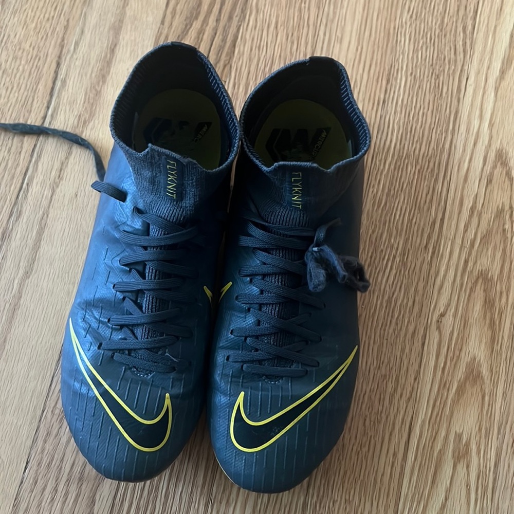 Nike Mercurial cleats used size 7 US